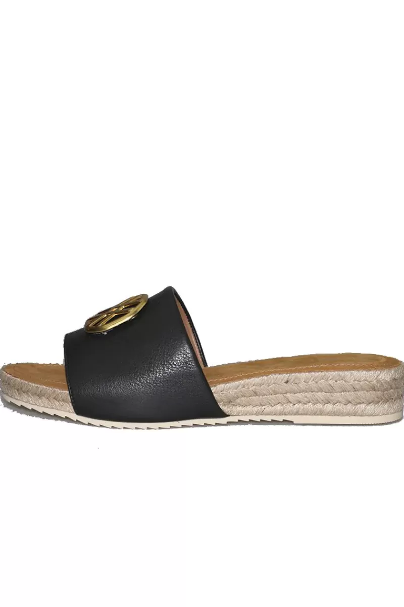 UNISA Batzan Sandal By In Black