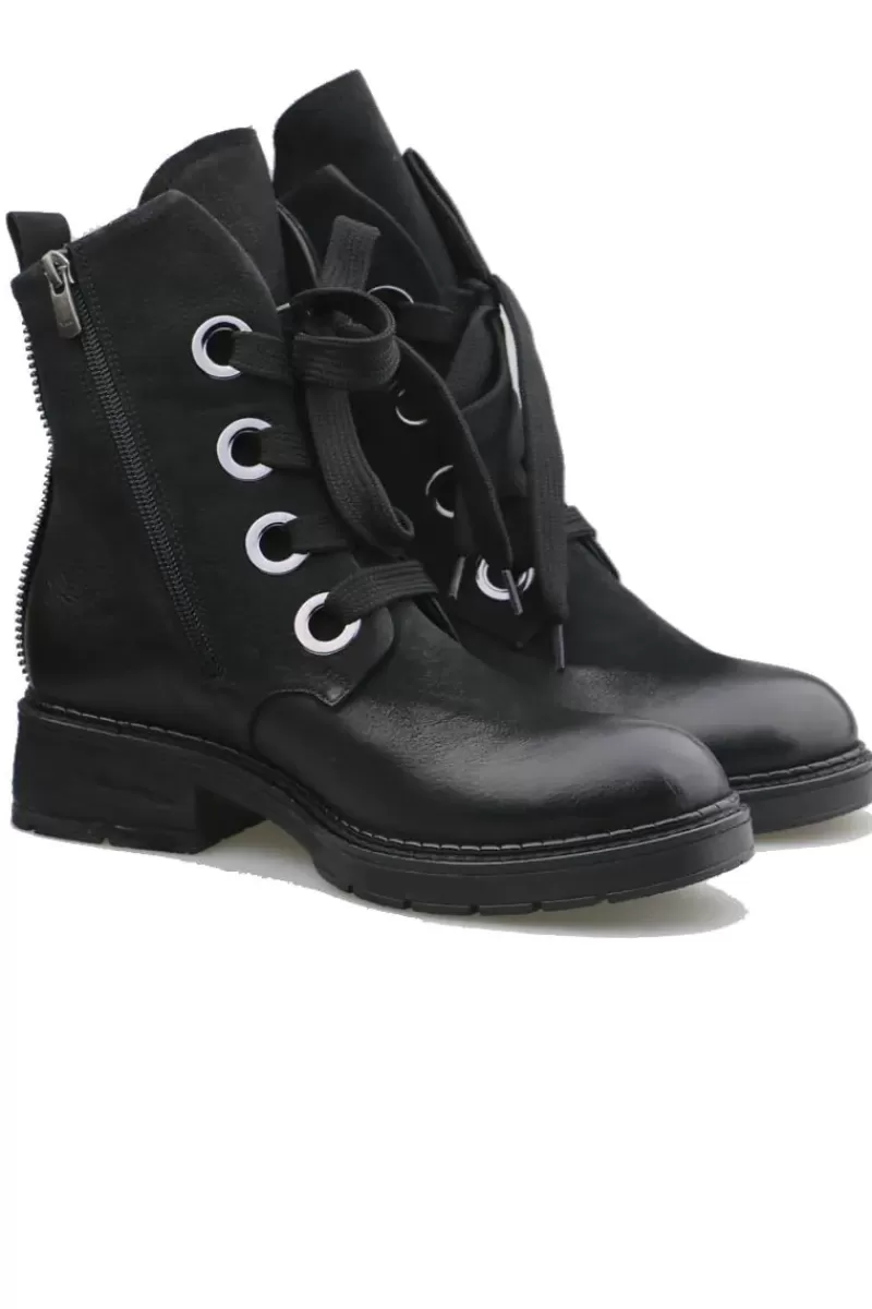 NEO Eyelet Boot By