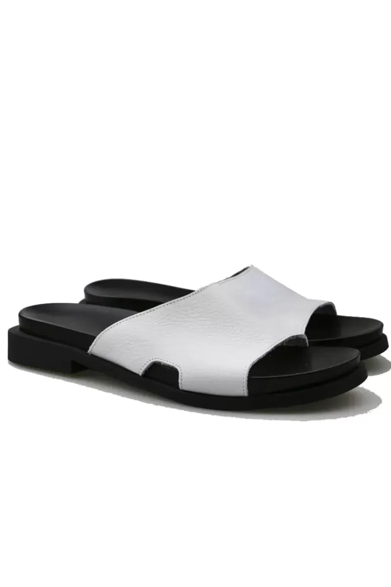 ARCHE Makuzi Sandal By In White