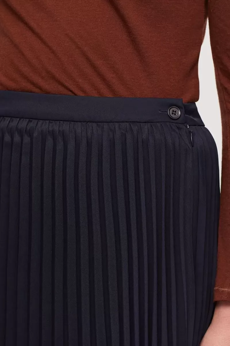 NICE THINGS Pleat Skirt In Navy