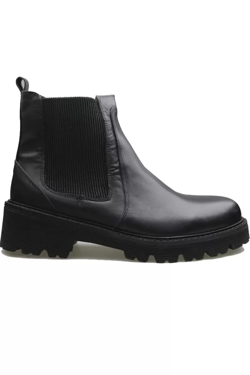 WAVE Track Sole Boot By In Black