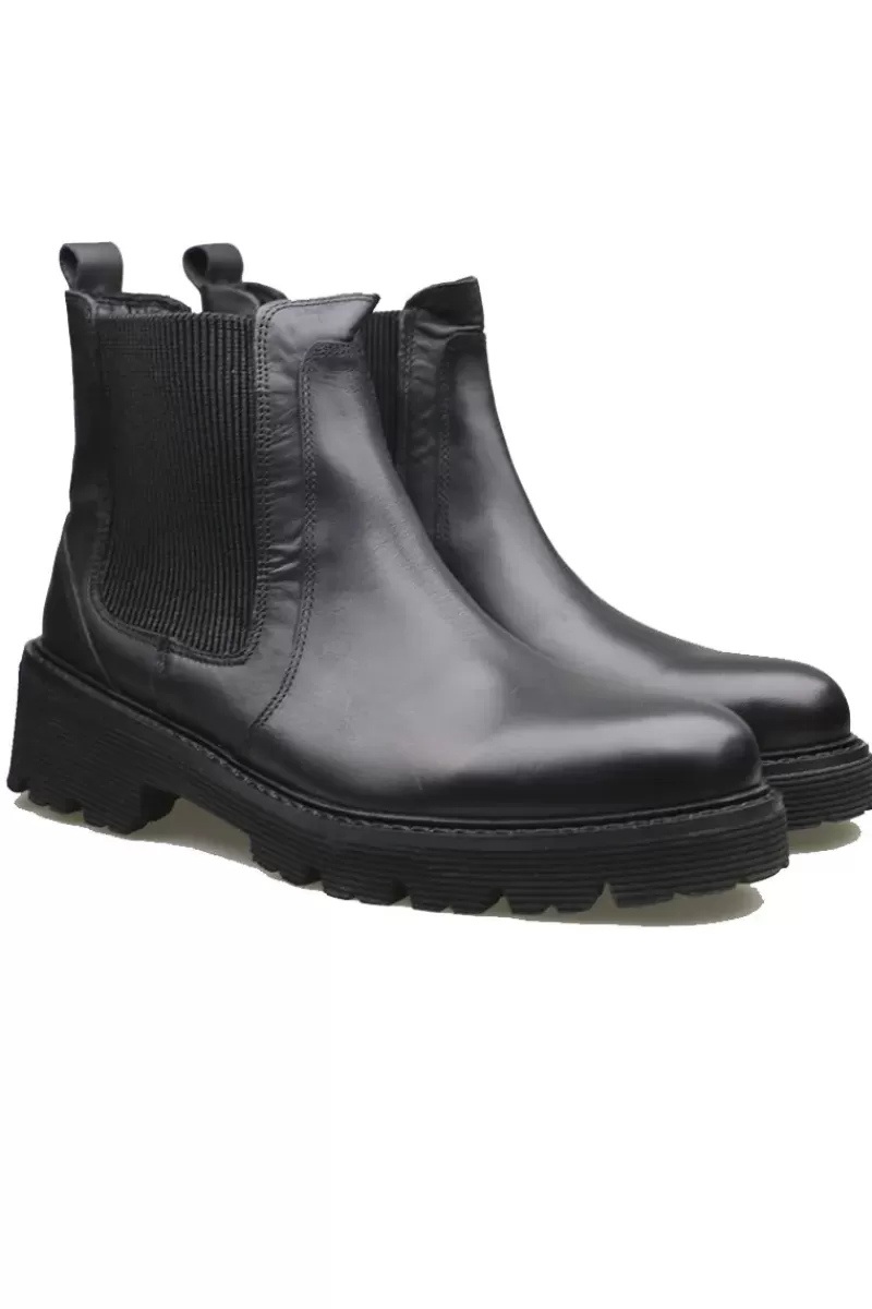 WAVE Track Sole Boot By In Black